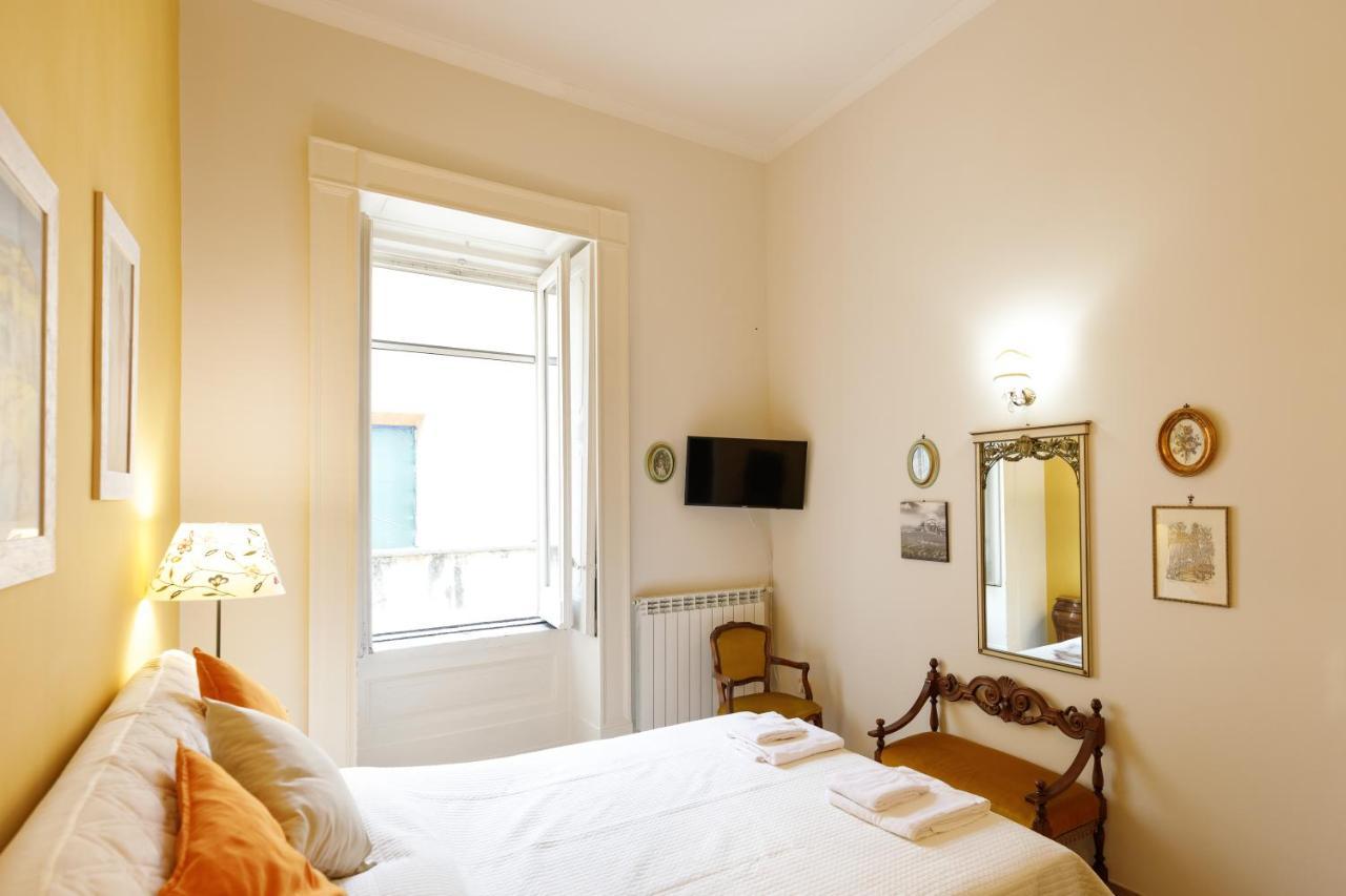 Duomo 77 - In The Heart Of The Historical Center By Elite Villas Naples Luaran gambar