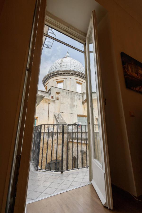 Duomo 77 - In The Heart Of The Historical Center By Elite Villas Naples Luaran gambar